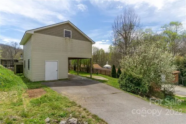 21 Spring ST, Candler, NC 28715