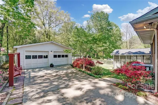 3716 Medallion DR, Charlotte, NC 28205