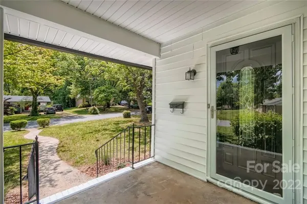 5415 Larchmont AVE, Charlotte, NC 28215