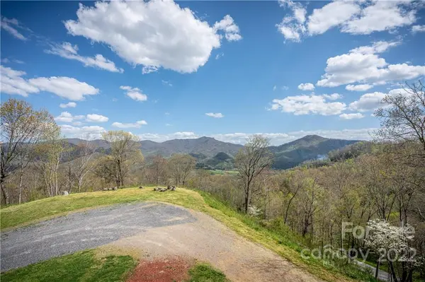 1231 Grandeur HTS, Clyde, NC 28721