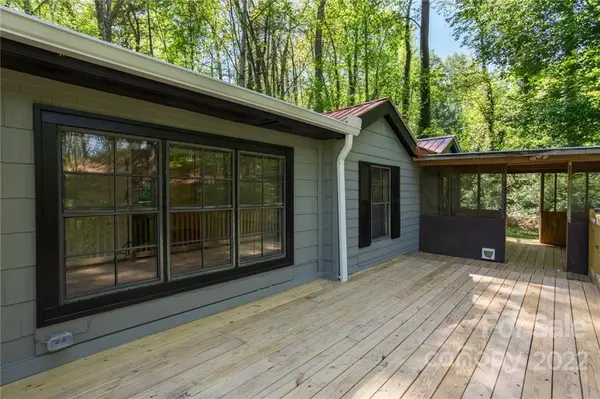 53 Woodscape DR, Mills River, NC 28759