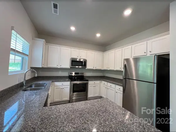6717 Stoneglen DR, Denver, NC 28037