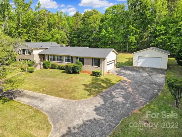 2133 Emma CIR, Lancaster, SC 29720