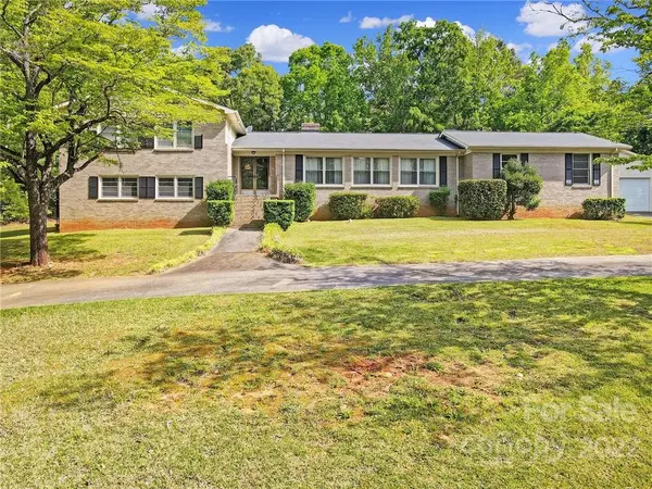 2133 Emma CIR, Lancaster, SC 29720