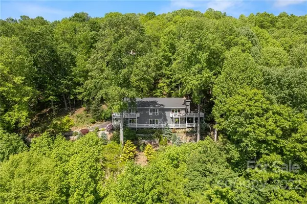 1014 High Vista DR, Mills River, NC 28759