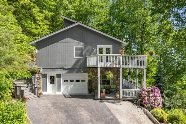1014 High Vista DR, Mills River, NC 28759