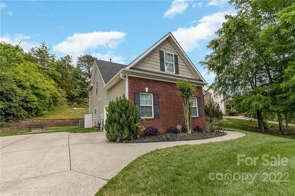 1049 Arrowhead DR SE, Concord, NC 28025