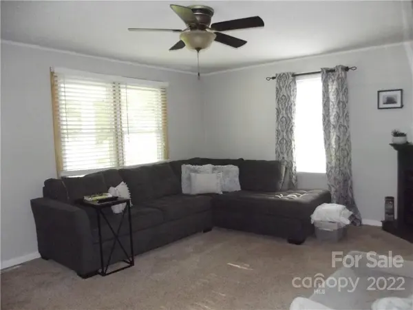 402 E J ST, Newton, NC 28658
