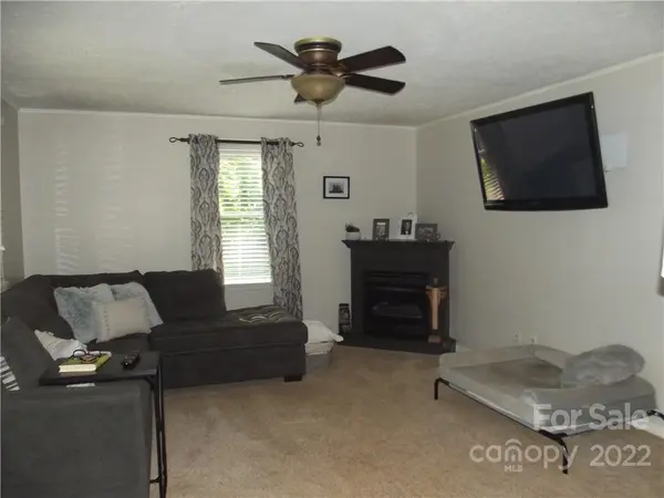 402 E J ST, Newton, NC 28658