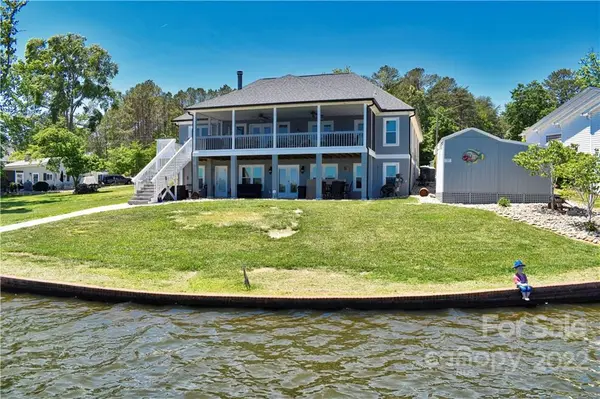 748 Lake Forest DR, Badin Lake, NC 28127