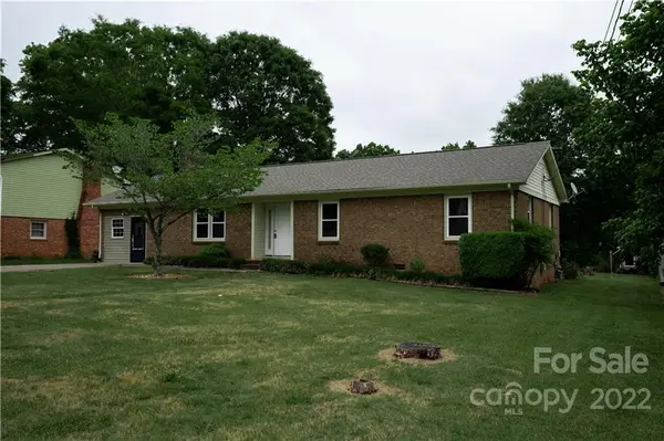1517 Meadowbrook DR, Newton, NC 28658
