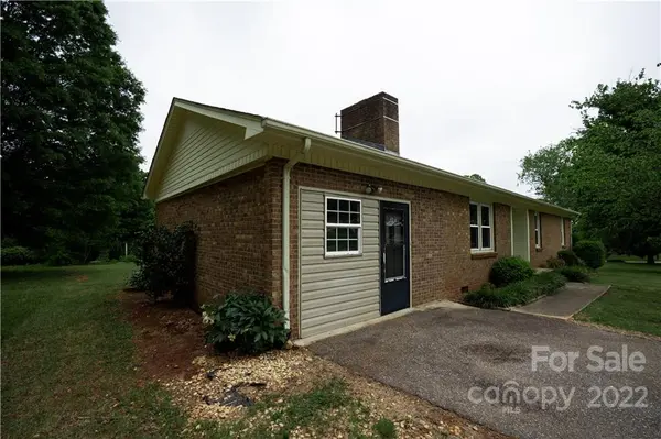 1517 Meadowbrook DR, Newton, NC 28658