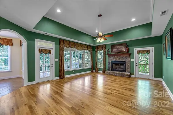 6405 Chatham DR, Mount Holly, NC 28120