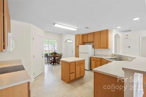 5209 Rocky River Crossing RD, Harrisburg, NC 28075