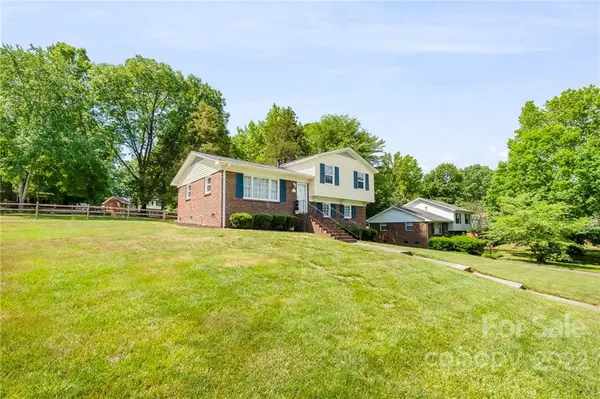6740 Cedar Springs RD, Charlotte, NC 28212