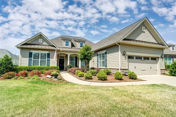 17215 Coves Edge LN, Charlotte, NC 28278