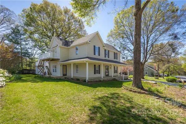 206 SE 3rd AVE SE, Taylorsville, NC 28681
