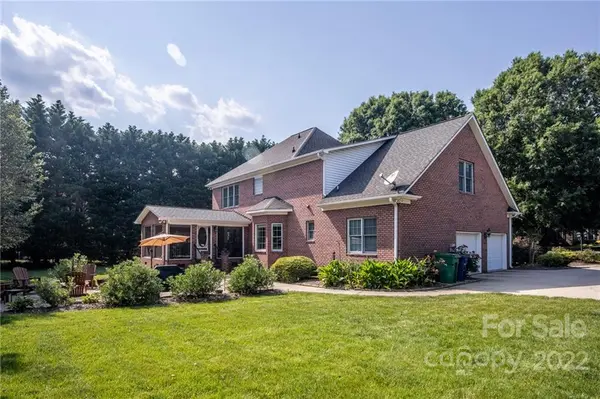 102 Water Oak LN, Stanfield, NC 28163
