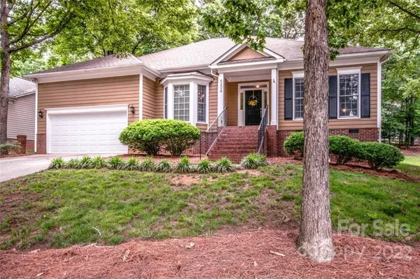 6206 Ash Cove LN, Charlotte, NC 28269