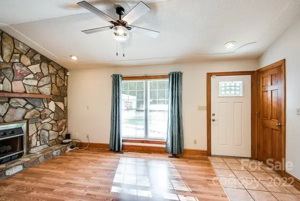 376 Meadowbrook CT, Granite Falls, NC 28630