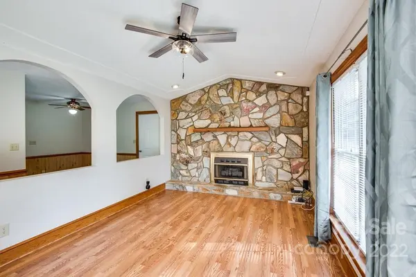 376 Meadowbrook CT, Granite Falls, NC 28630