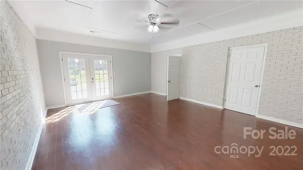 1021 Lundy LN, Charlotte, NC 28214
