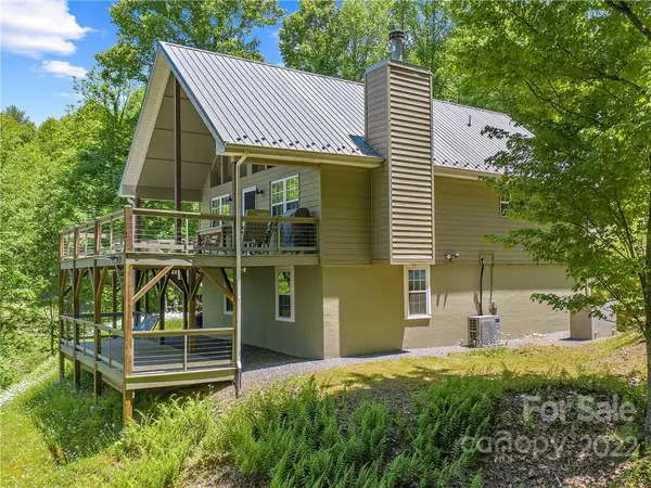 605 Scenic View DR, Green Mountain, NC 28740