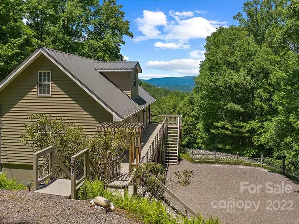 605 Scenic View DR, Green Mountain, NC 28740
