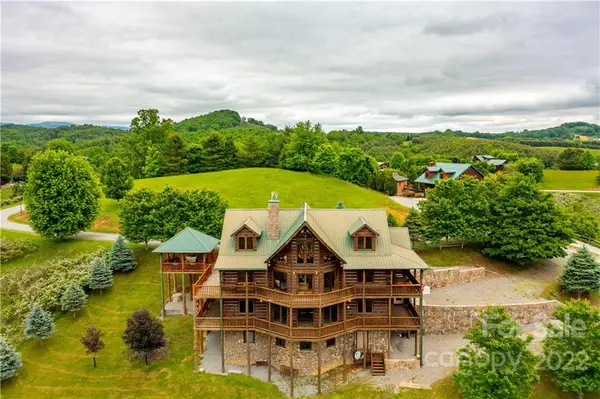 2 Turning Leaf LN, Piney Creek, NC 28663