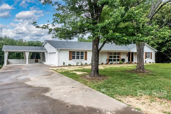 2900 Rocky RD, Lenoir, NC 28645