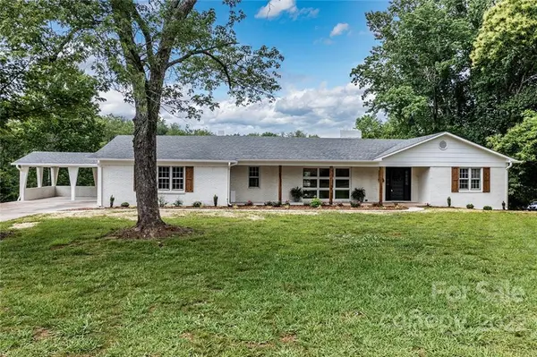 2900 Rocky RD, Lenoir, NC 28645
