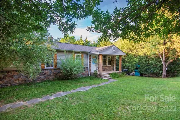 284 Berkeley RD, Hendersonville, NC 28792