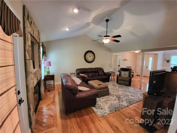 1277 Kensington CIR, Newton, NC 28658