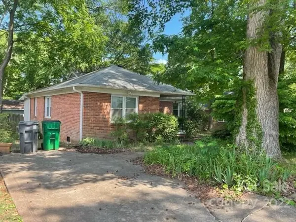 5305 Buckingham DR, Charlotte, NC 28209