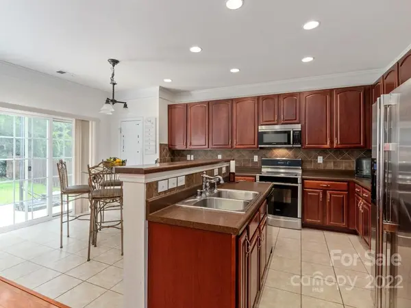 10315 Barrands LN, Charlotte, NC 28278