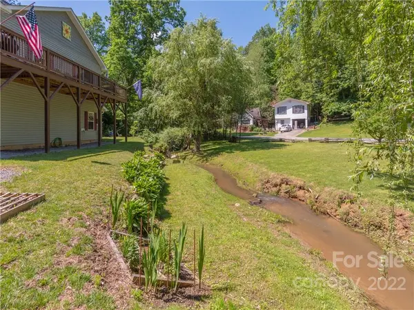 26 Azalea DR, Clyde, NC 28721