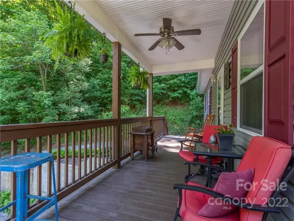 26 Azalea DR, Clyde, NC 28721