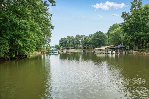 106 Mcnaron LN, Mooresville, NC 28117