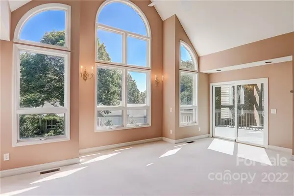 105 Carriage Walk LN, Hendersonville, NC 28791