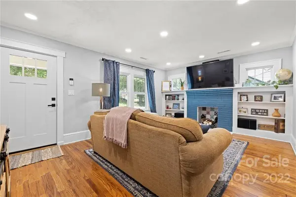 83 Lanning AVE, Asheville, NC 28806