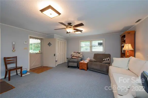 1723 10th Street PL NW, Hickory, NC 28601