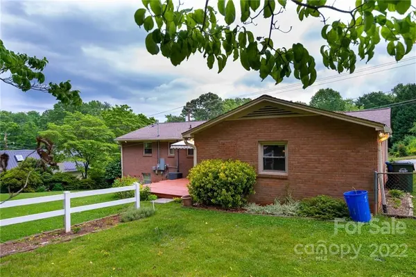 1723 10th Street PL NW, Hickory, NC 28601