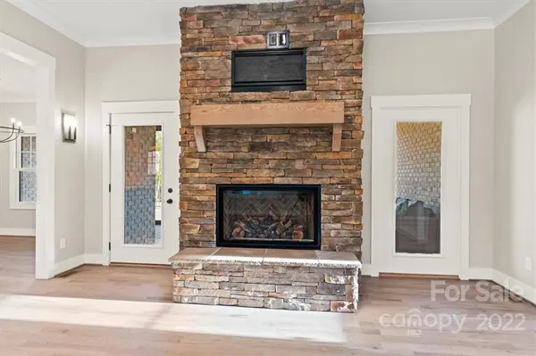 10 South Point LN, Taylorsville, NC 28681