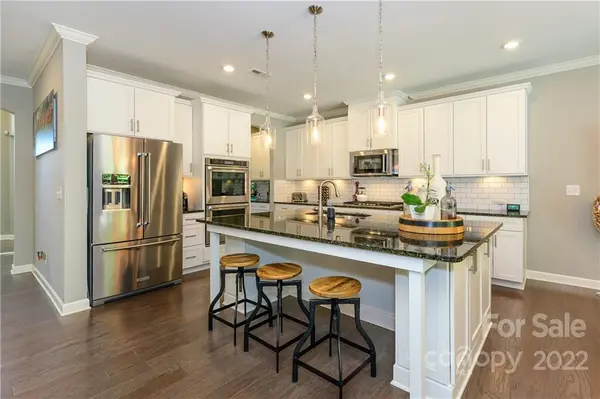 1009 Willowcroft DR, Matthews, NC 28104