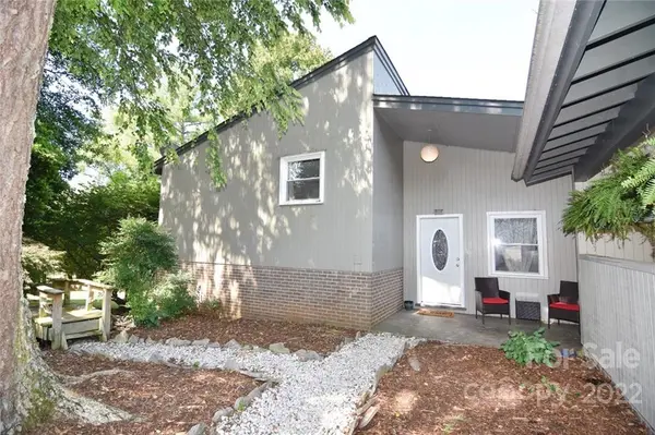 650 37th AVE NE, Hickory, NC 28601