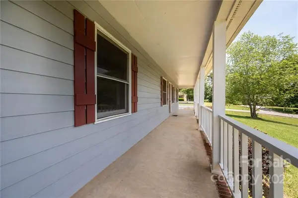 5594 Linville DR, Hickory, NC 28602