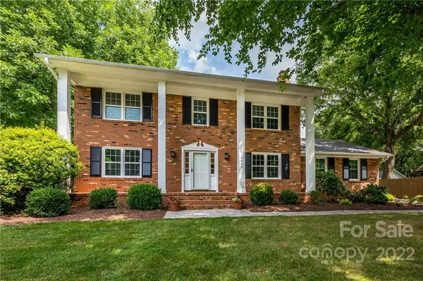 3807 Willowood DR, Charlotte, NC 28210