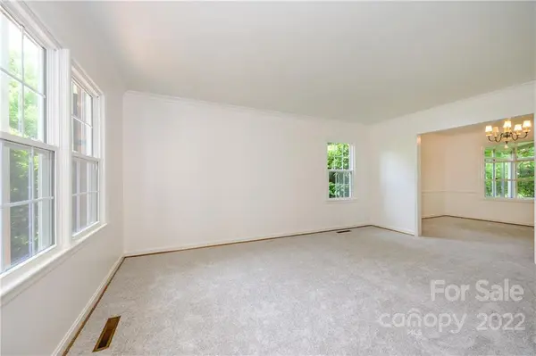 3807 Willowood DR, Charlotte, NC 28210