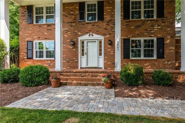 3807 Willowood DR, Charlotte, NC 28210
