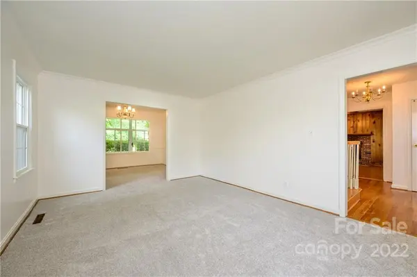 3807 Willowood DR, Charlotte, NC 28210